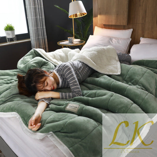 Fleece Blankets & Throws – Ultra Soft Luxury Warmth for Every Season